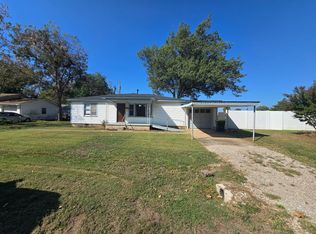 110 S 3rd St, Tecumseh, OK 74873