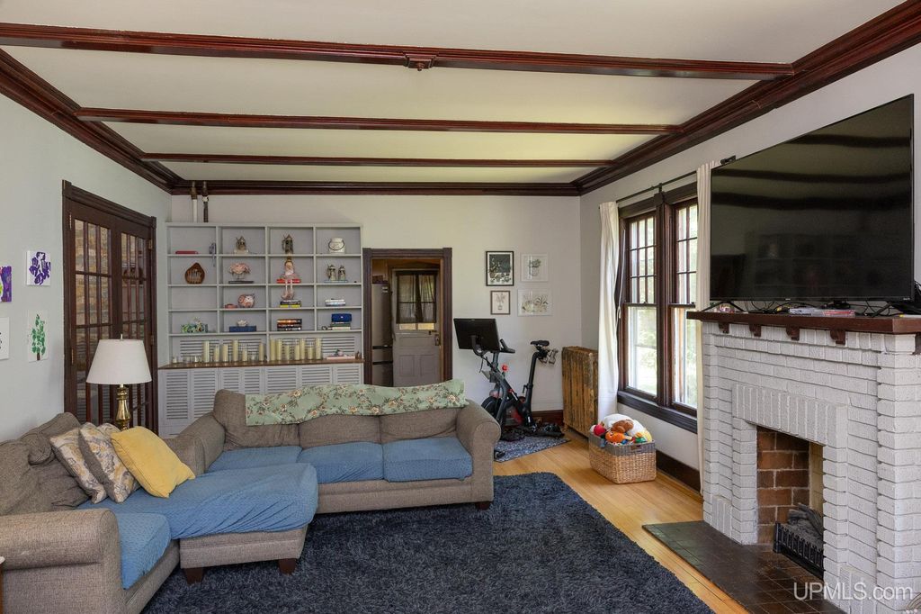 317 E Hewitt Ave, Marquette, MI - View 3