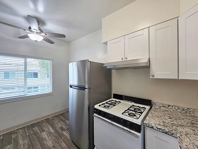 1465 Grand Ave — Photo 21