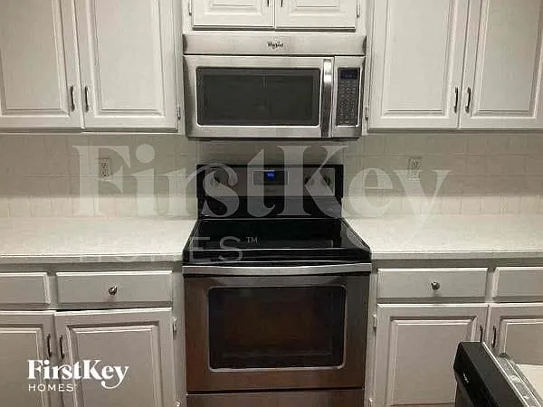 3 bed, 2.5 bath, 1724 sqft, $2,580 — Photo 4