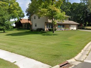 885 Crescent Ln, Hartland, WI 53029