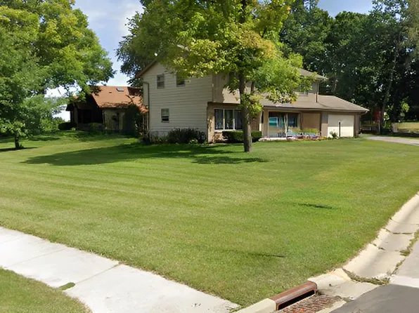 885 Crescent Ln, Hartland, WI 53029