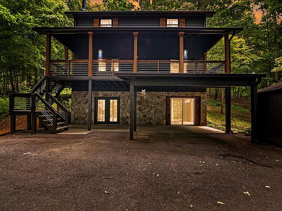 3rd image of 136 Fox Run Dr