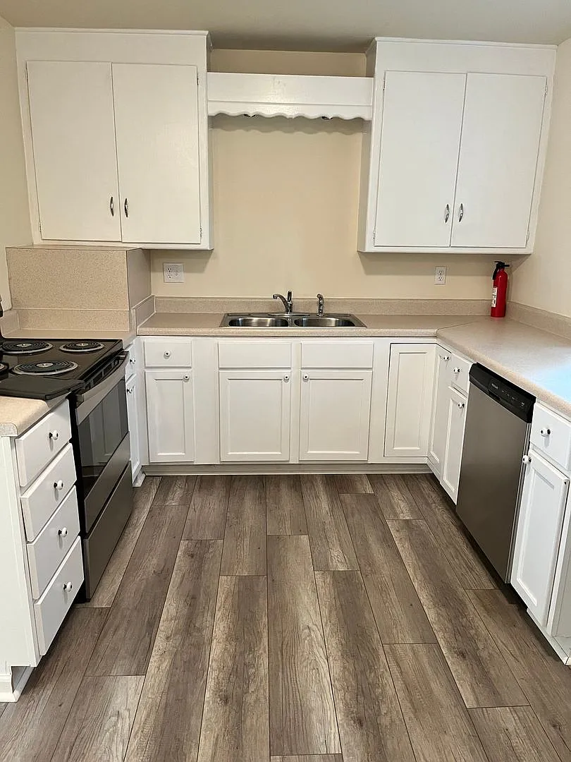 Remodeled 3 Bedroom Home in Boulevard Neighborhood — Photo 3