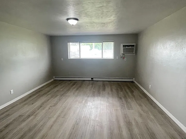 118 E Phillip Ave — Photo 4