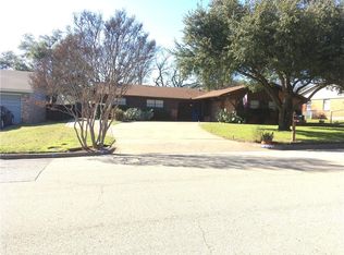 1222 Sproles Dr, Benbrook, TX 76126