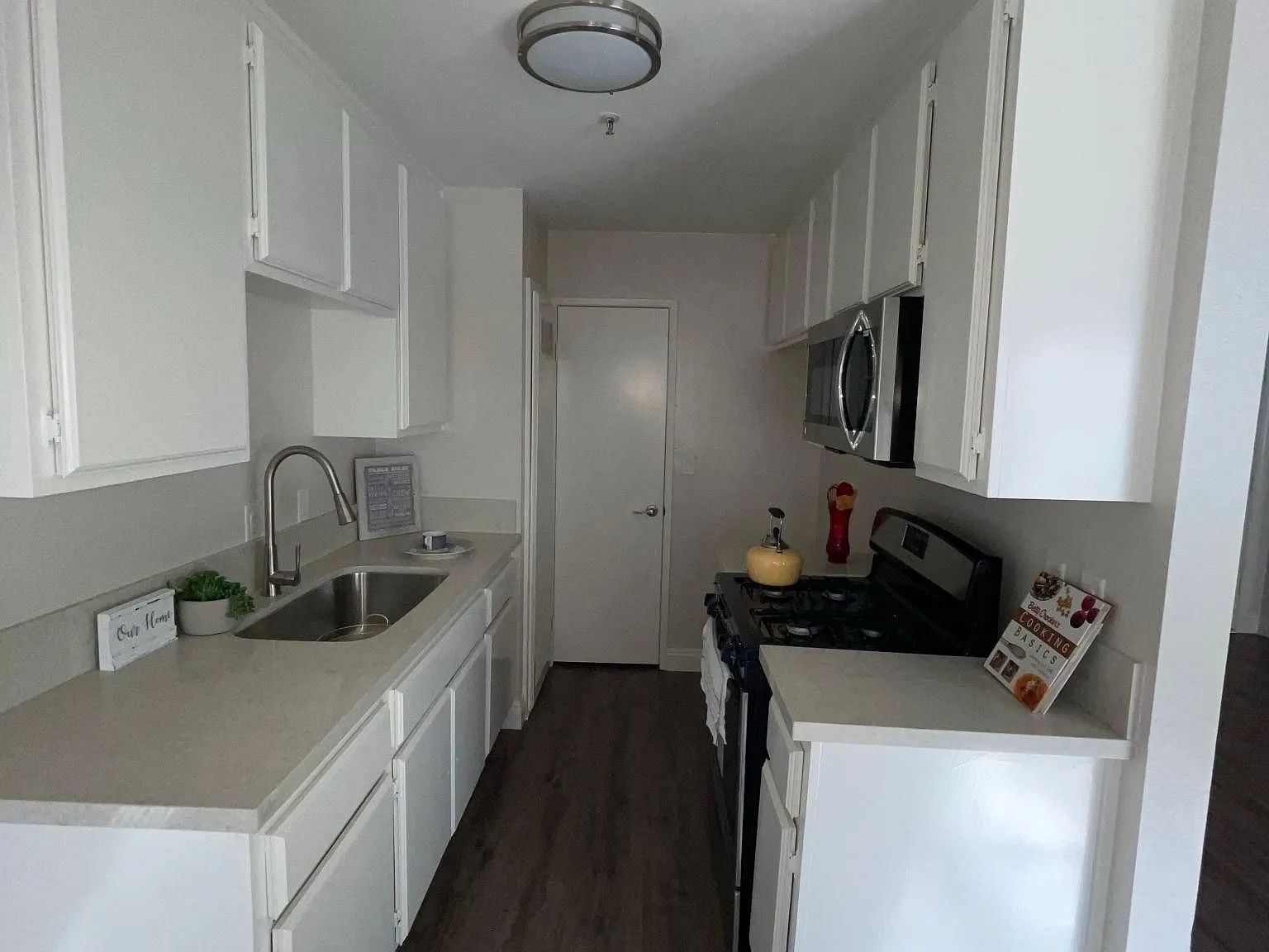3 bed, 1200 sqft, $2,999 — Photo 4
