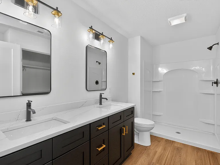 1100 NW Sproul Dr — Photo 5