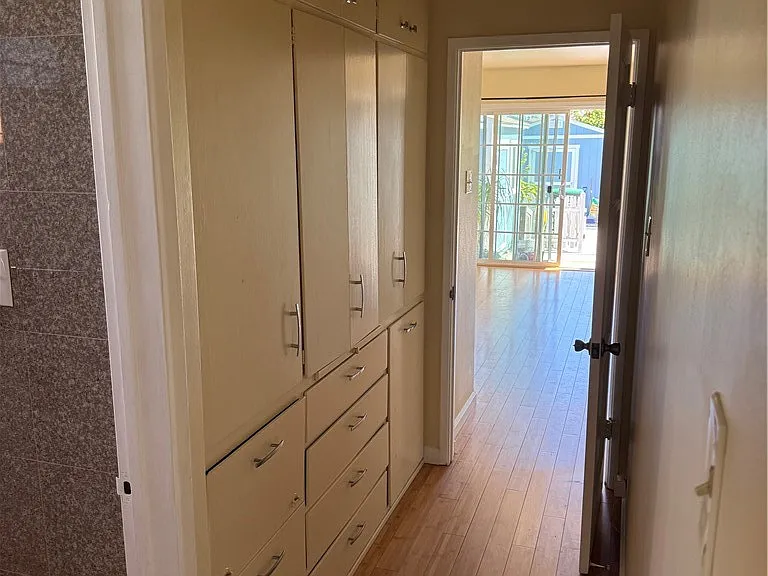 628 W Floral Dr — Photo 9