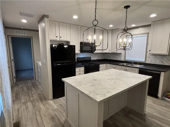 370 Sterling Dr, Dimondale, MI
