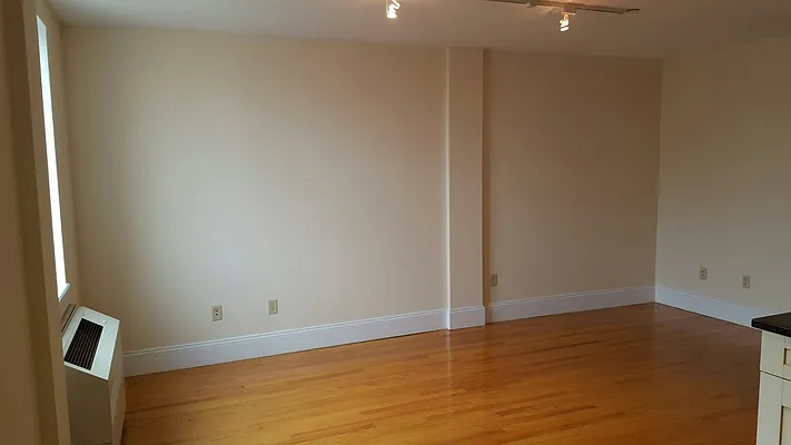Rented by Urban Realty NYC | media 12