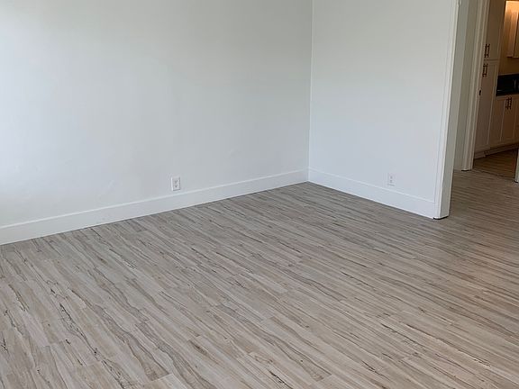 5th image of 2156-2160 N Earl Ave #2156-B