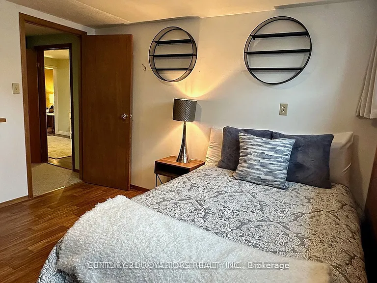 404 Trent St W — Photo 17