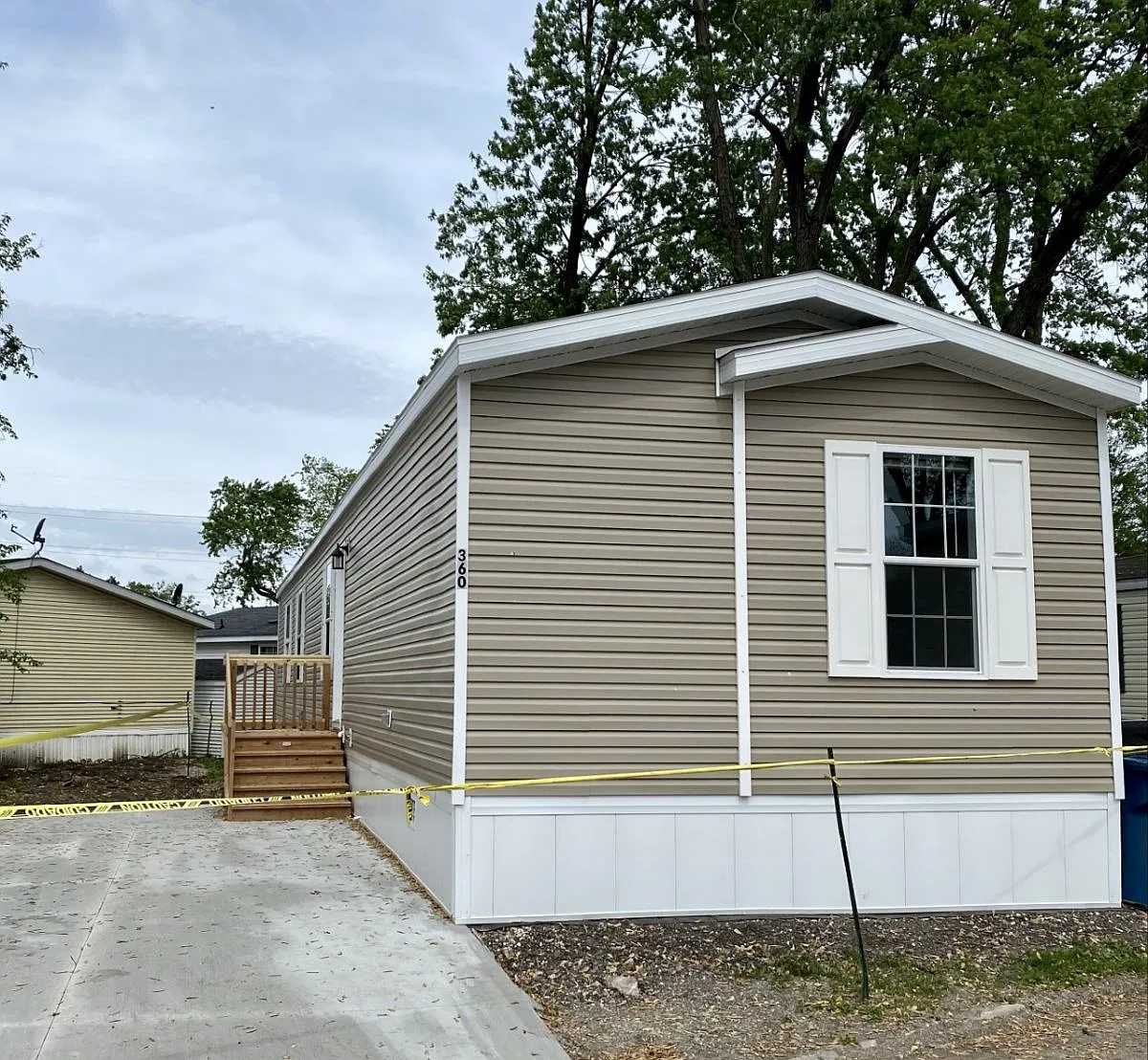 360 Oak Ln photo 1
