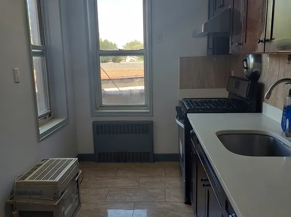 1350 East 5th Street image 4 of 15