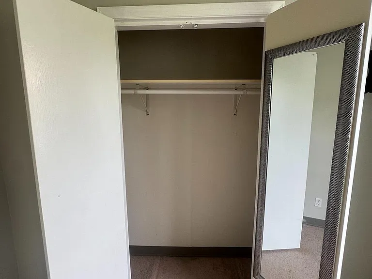 325 Plymouth Ave — Photo 6