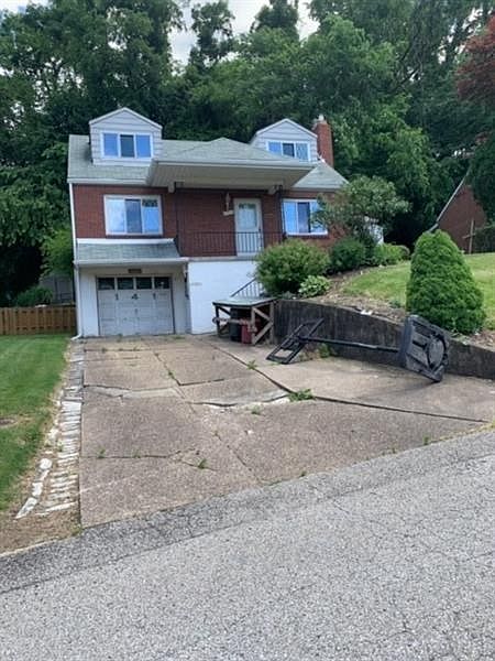 1st image of 141 Parkwood Dr
