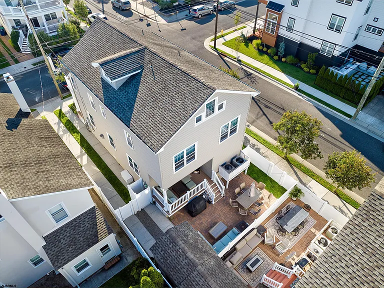 29 N Iroquois Ave #5/21-6/27 — Photo 4