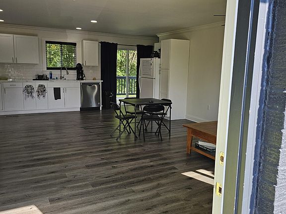 2nd image of 7807 Holiday Hills Cir