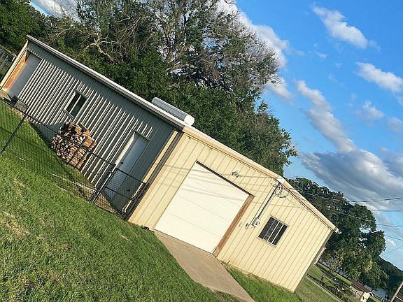 20x30 shop w/ office & bath