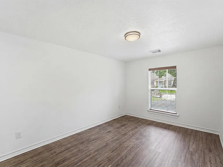 2044 Des Jardines St — Photo 12
