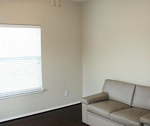 4th image of 414 Sunwood Glen Ln