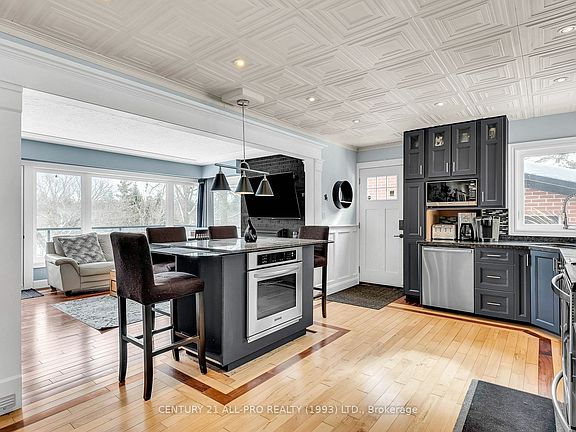 4th image of 1014 Ontario St