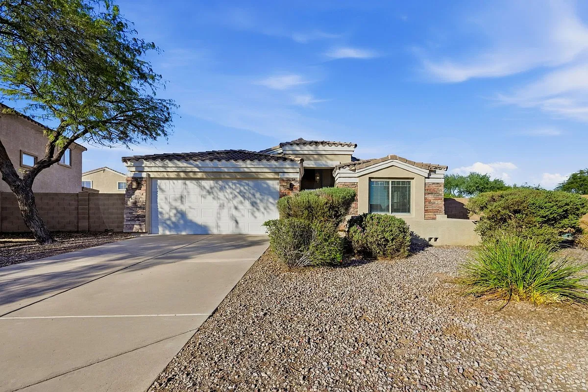 4 bed, 2.0 bath, 1939 sqft, $1,799 — Photo 4