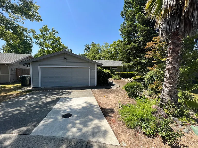 8654 Thelen Ct — Photo 1