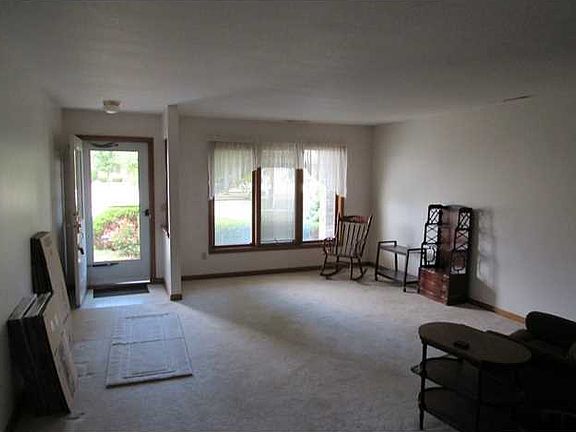 3rd image of 309 Dixon Ave
