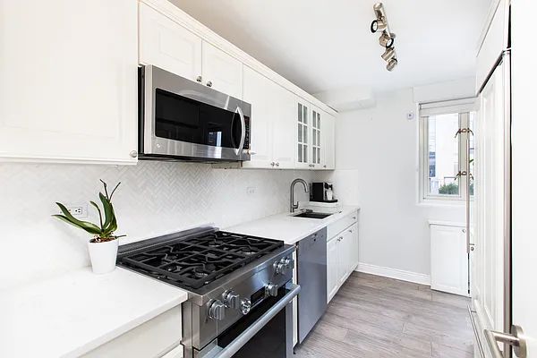 Rented by Compass | media 22