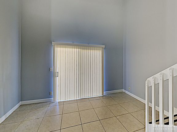 3rd image of 19 Peachtree Pl