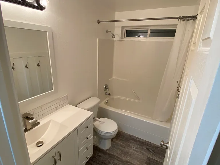 704 Ambrose Ave — Photo 8