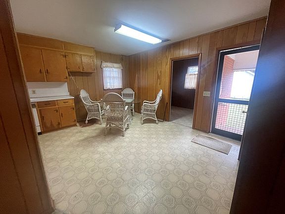 5th image of 203 Grace St