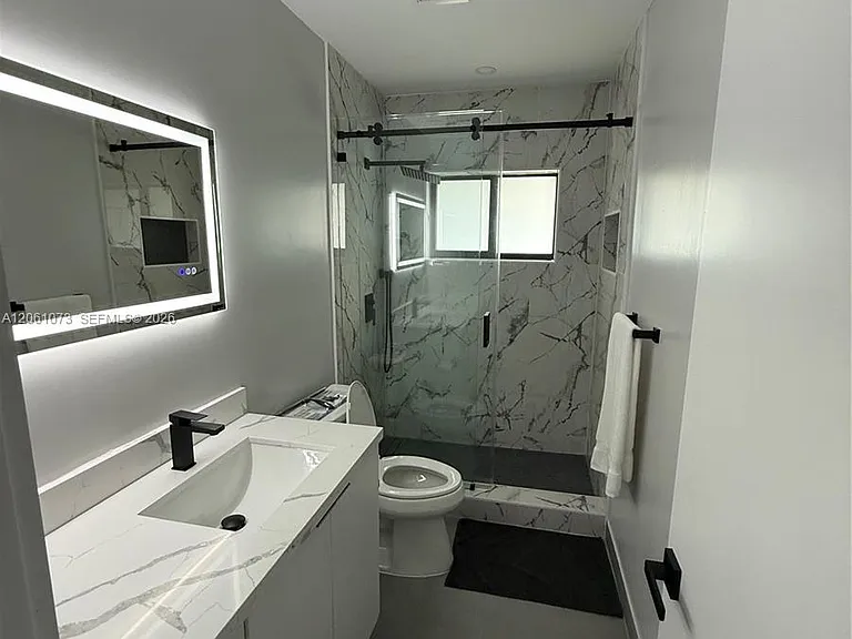 1050 NE 9th Ave #4 — Photo 9
