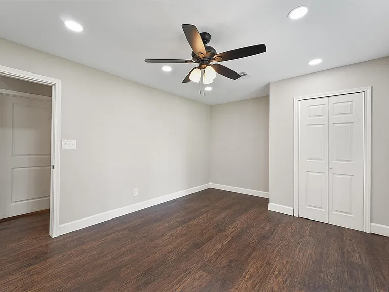 905 Franconia Dr — Photo 9