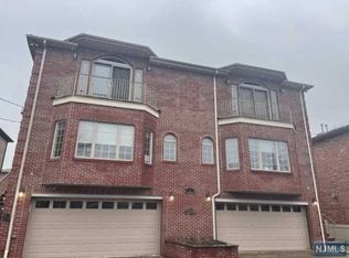425 1st St #A, Palisades Park, NJ 07650