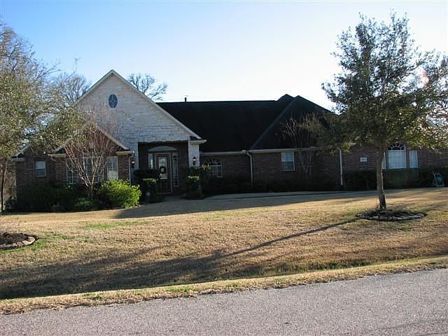 1st image of 8918 Royal Crest Ln