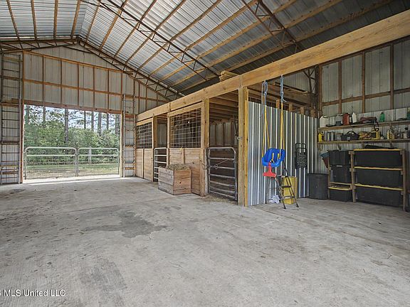 3rd image of 52 Jeslan Trl