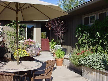 1st image of 679 NW Canyon Dr