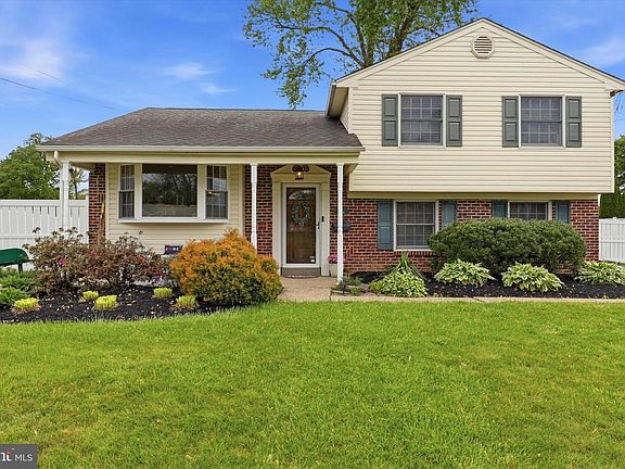 2nd image of 1204 Lynda Ln