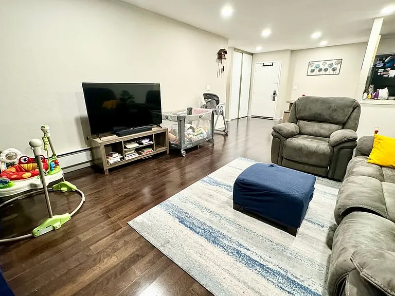 3300 Wolcott Cmn — Photo 4