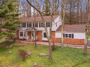 28 Mabro Dr, Denville, NJ