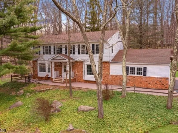 28 Mabro Dr, Denville, NJ 07834