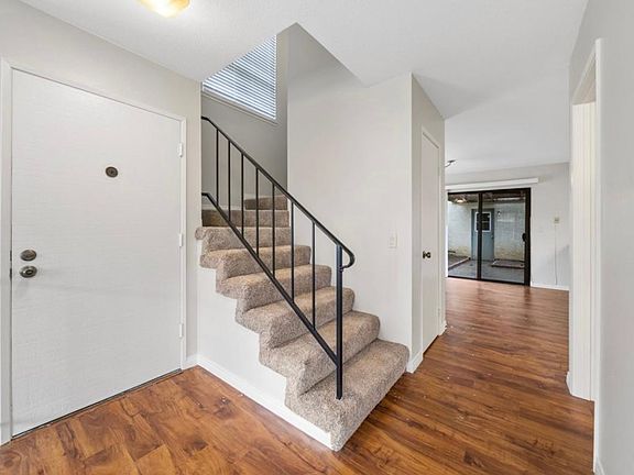 3rd image of 1501 Camelot Dr