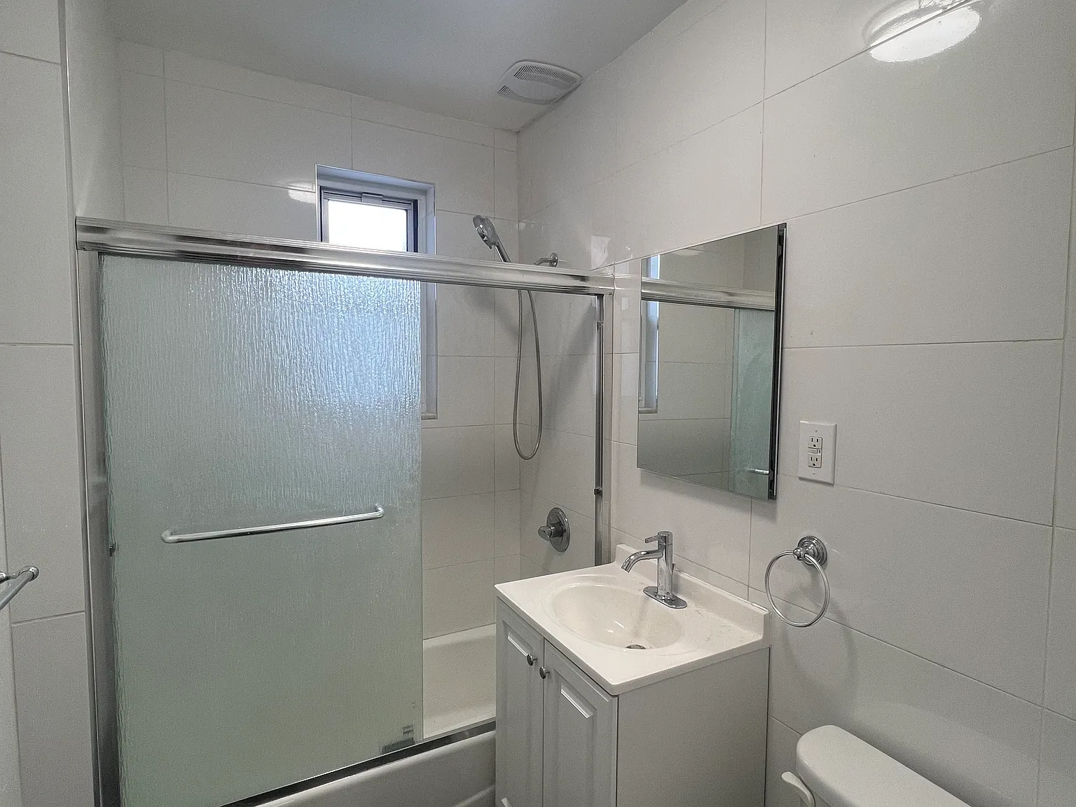 3 bed, 1100 sqft, $3,200 — Photo 3