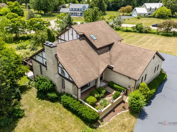 6 Fox Hunt Trl, Hawthorn Woods, IL 60047