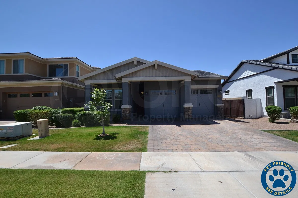 3 bed, 2.0 bath, 1924 sqft, $2,995 — Photo 1