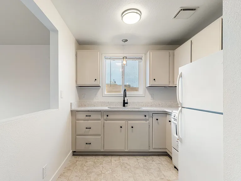 2102 A St #3 — Photo 5