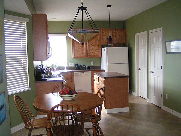EAT IN KITCHEN